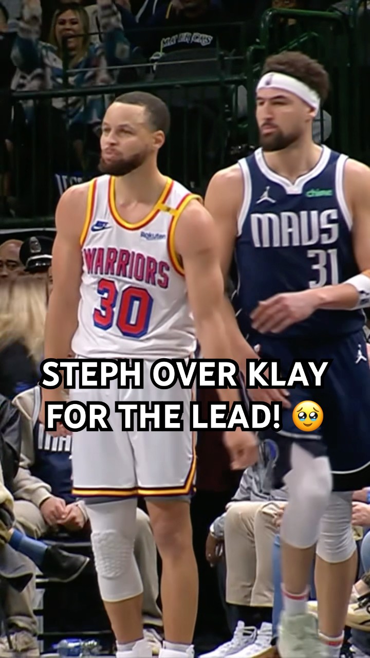 Steph Curry nails a 3 over Klay to take the lead!