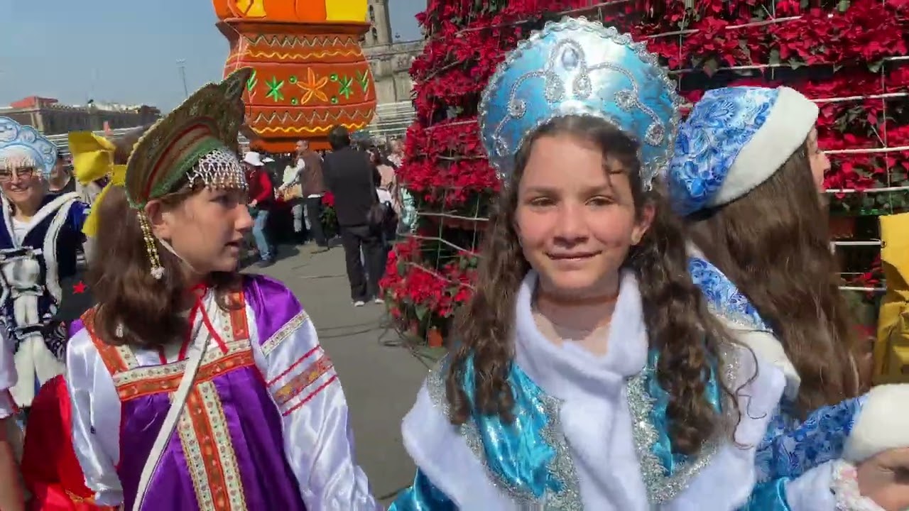 Caminando en el Zócalo adornos Navideños 🎄 #Zócalo #CDMX #zocalocdmx #Navidad #verbena #Mexico