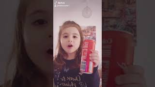 ياناس انتبهو من هذا العصير في سم  ضربتني البنت     سمعها