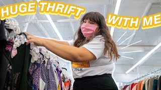 THRIFT WITH ME at the BEST thrift store I’ve EVER BEEN! *huge plus size try on haul*