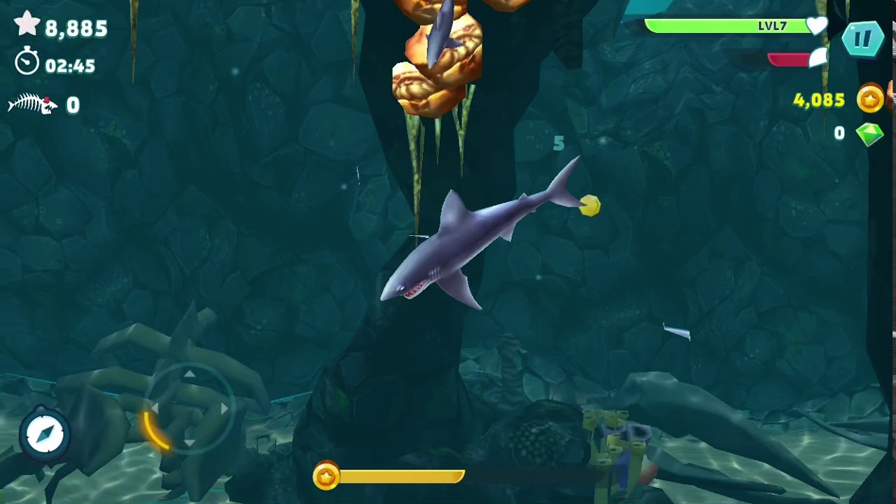 Playing hungry shark Evolution (crab boss fight) YouTube
