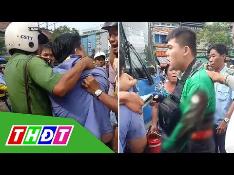 Video Tạm đình chỉ tài xế xe buýt 150 đâm tài xế Grab nhập... - youtube