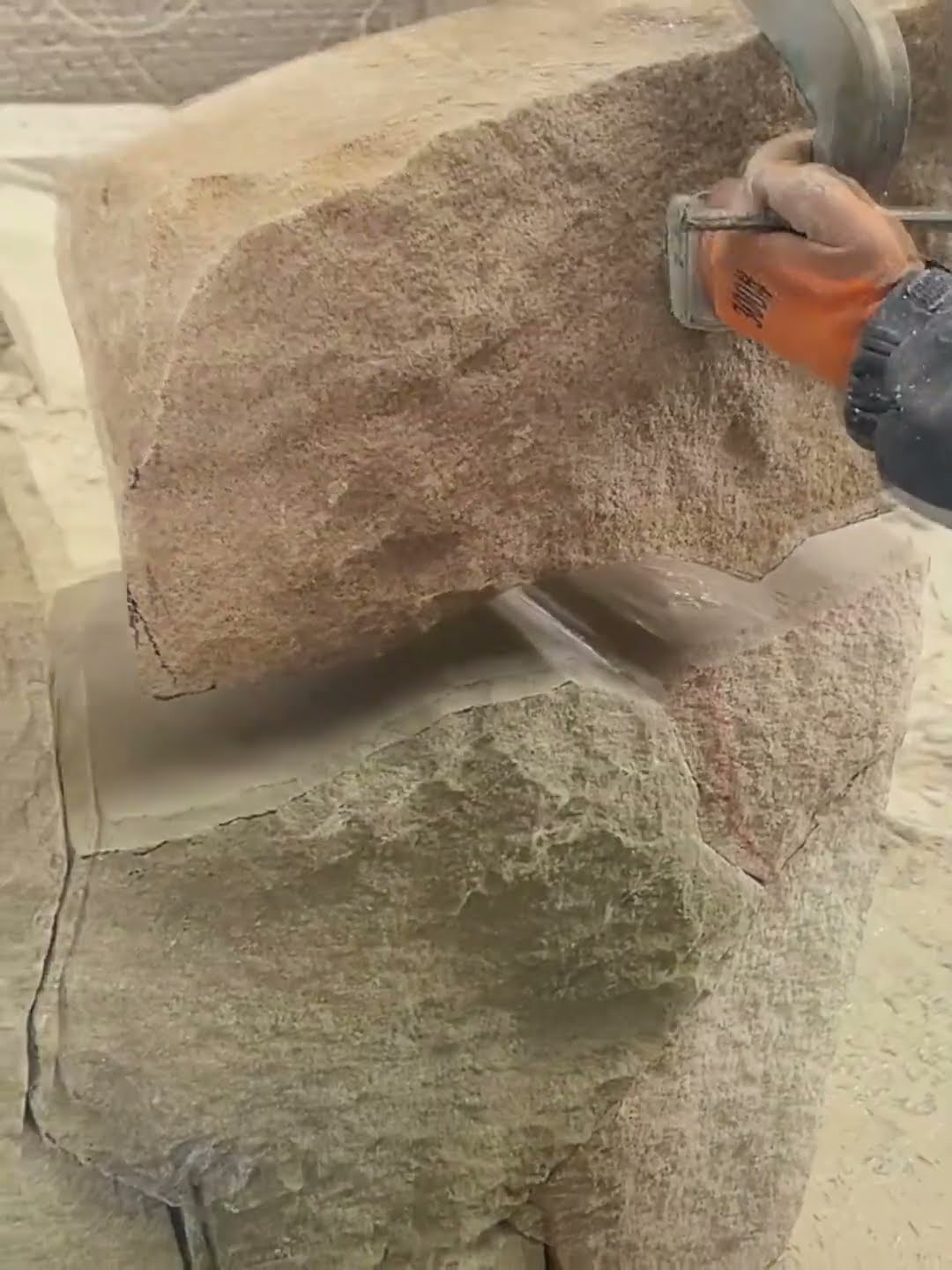 Stone patio corridor paving process- Good tools and machinery make work easy