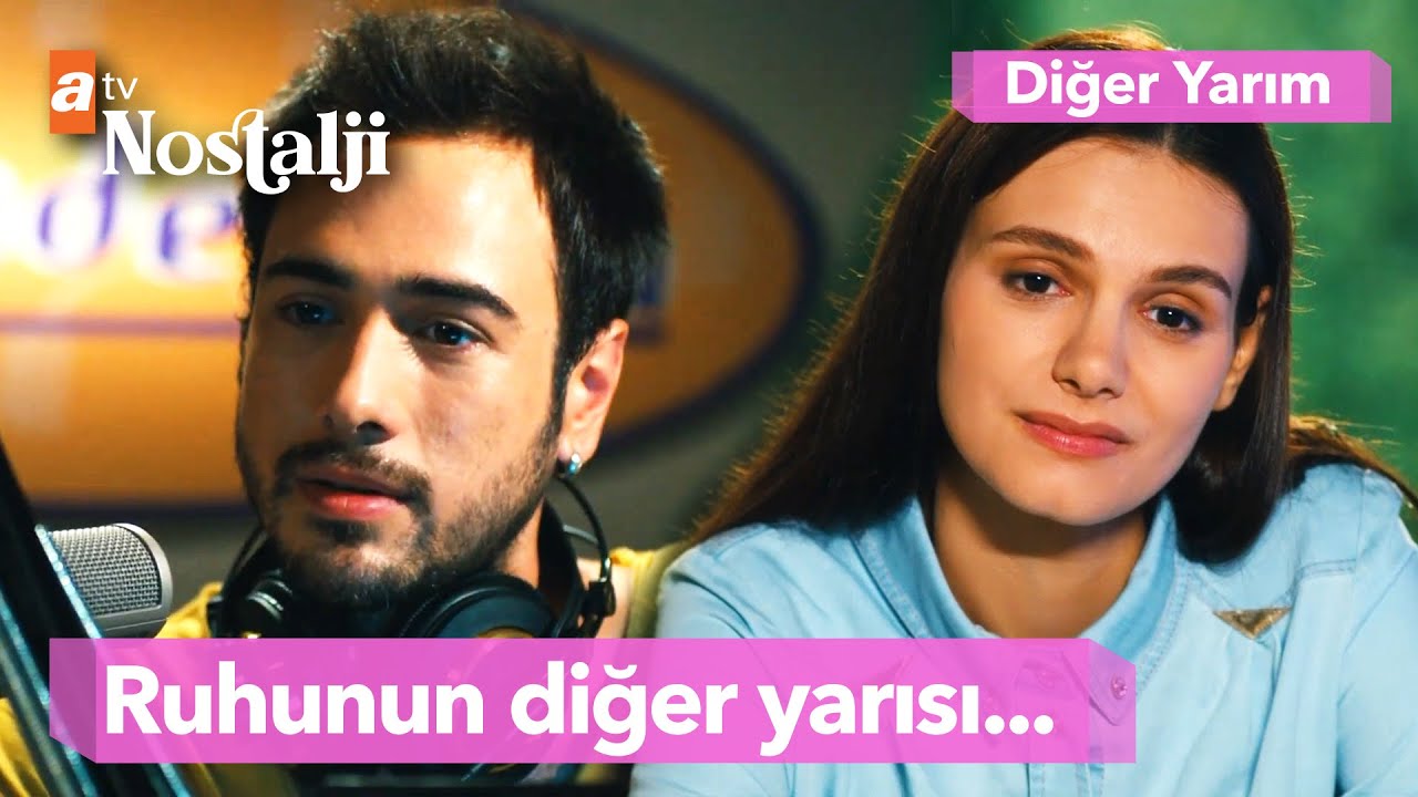 Esma radyonun bir ucundan Tarık'ı dinliyor 💕 - Diğer Yarım 8. Bölüm