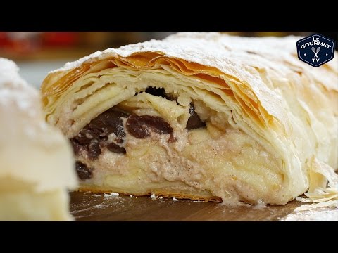 Video: How To Make Apple And Cherry Strudel