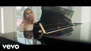 Julia - Kaboom (Clip Officiel)