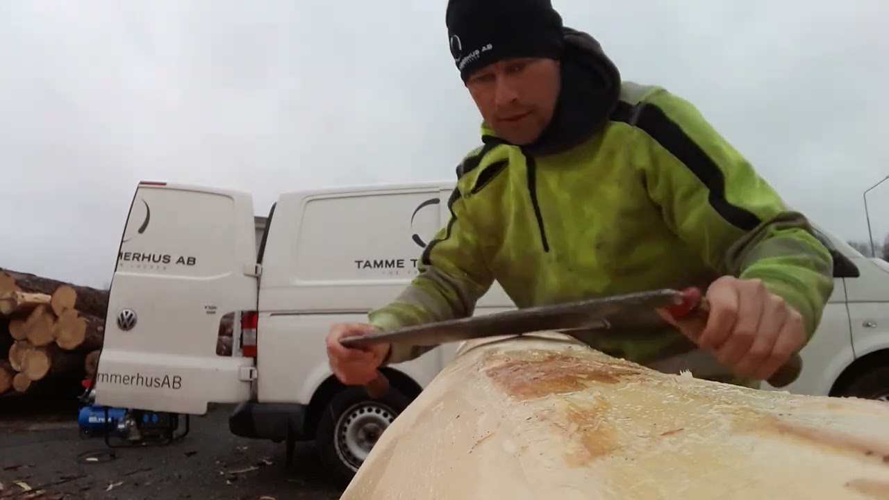 Bearbetning av en fin timmerstock