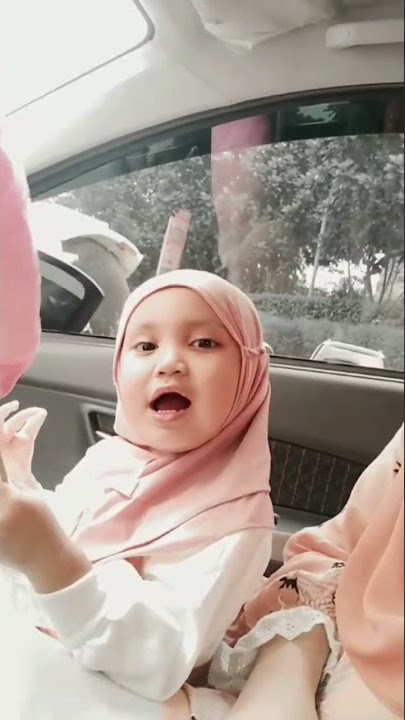 Makan Gulali Kesukaan Rara #hijab #jalanjalan #shorts #rara #shortvideo