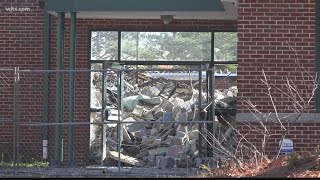 Lexington Two demolishing George I. Pair school