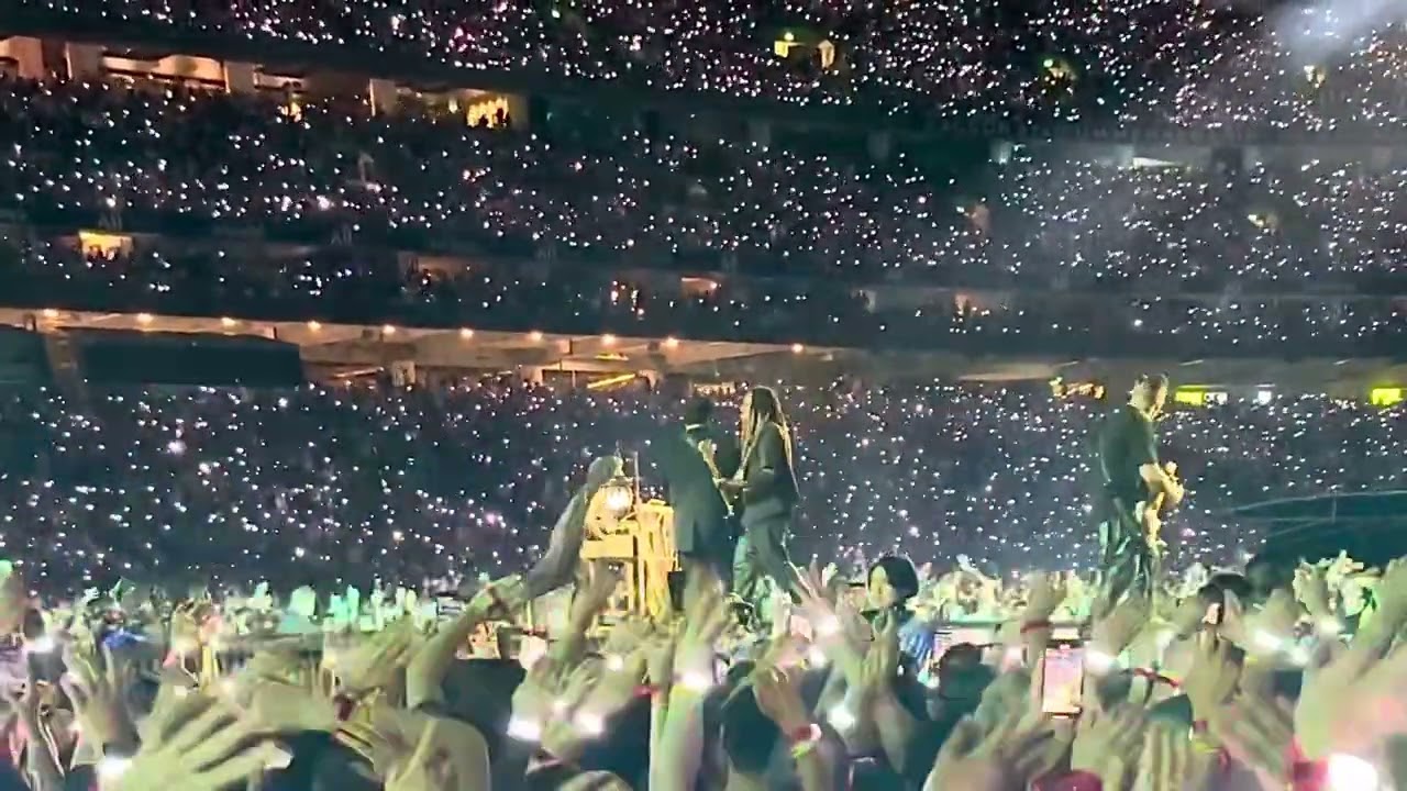 Always remember us this way, lady gaga live in Sydney night 2 for the Mayhem Ball 