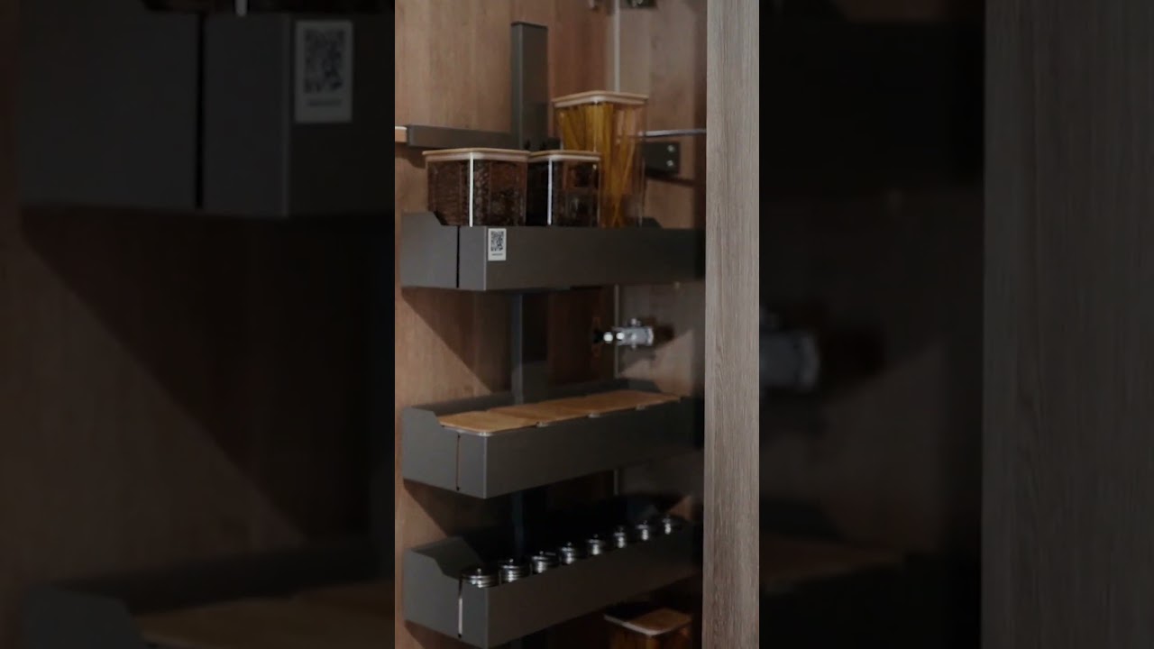 Unlock the potential of your pantry space with our Pull-out Frame, designed for a 120° door opening.