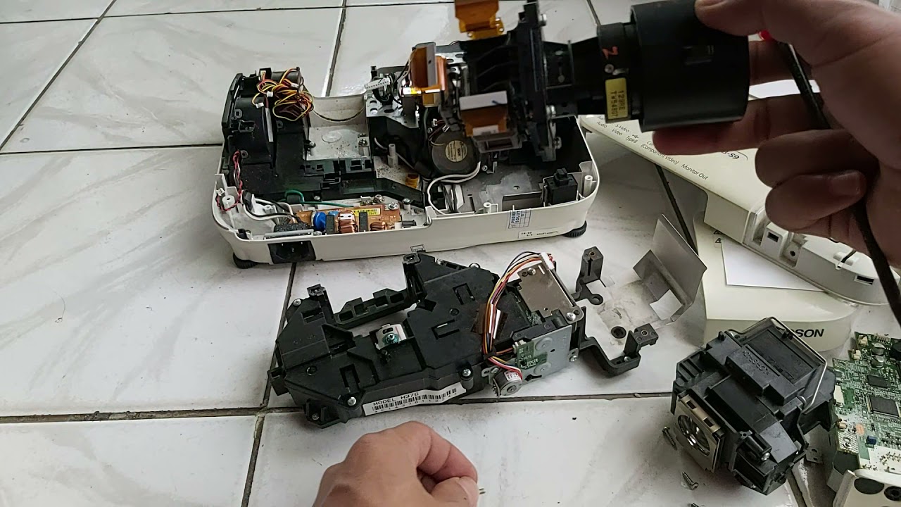 EBS9 Epson Projector | How to disassemble 3 lcd Epson Projector Cara ...