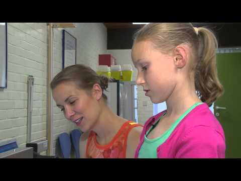 Video: Mediese Ondersoek Van Kinders Voor Skool