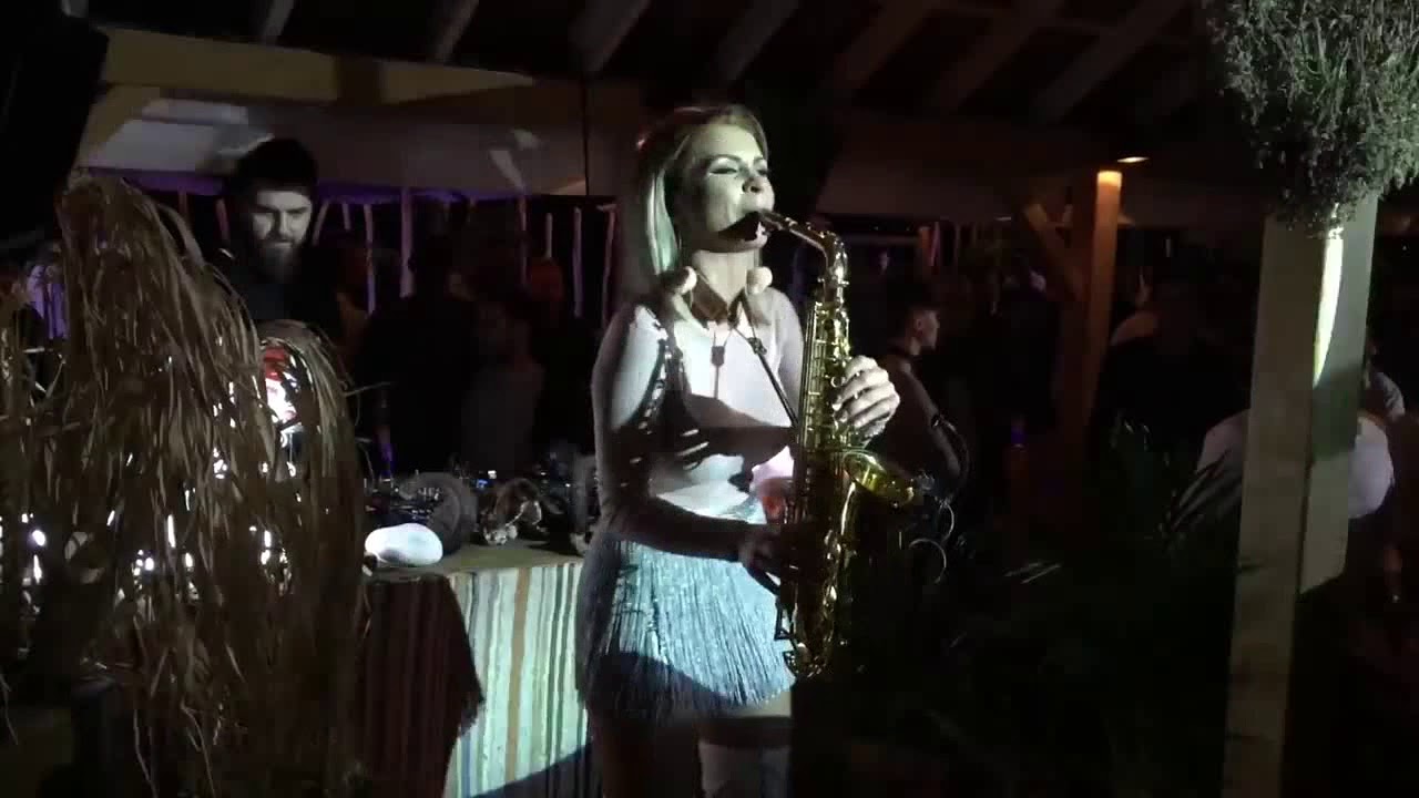 Doina Spataru Saxofon    Artisti Pentru Evenimente