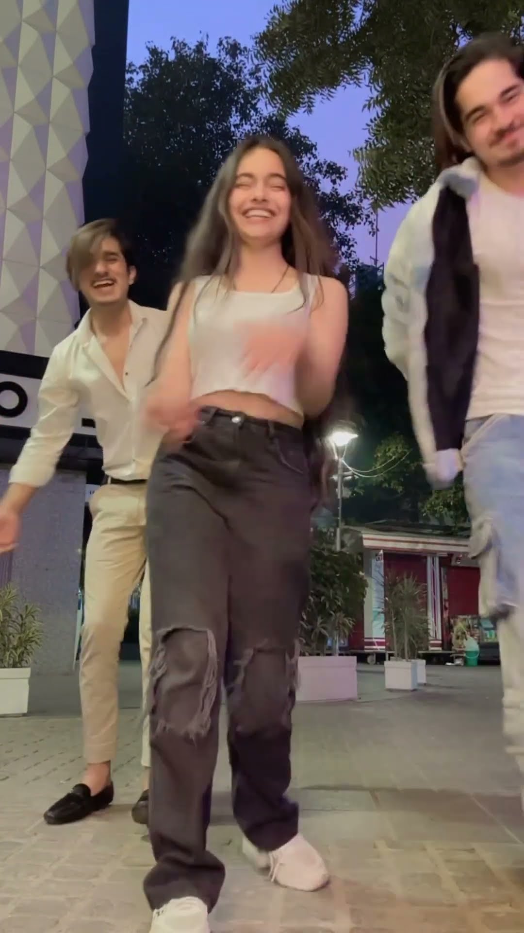 sameer bhai ka dance ?#suhailabbasi500 #funny #sanayaa_sameer_24 #yutubeshort #viralfunnyvideo ?