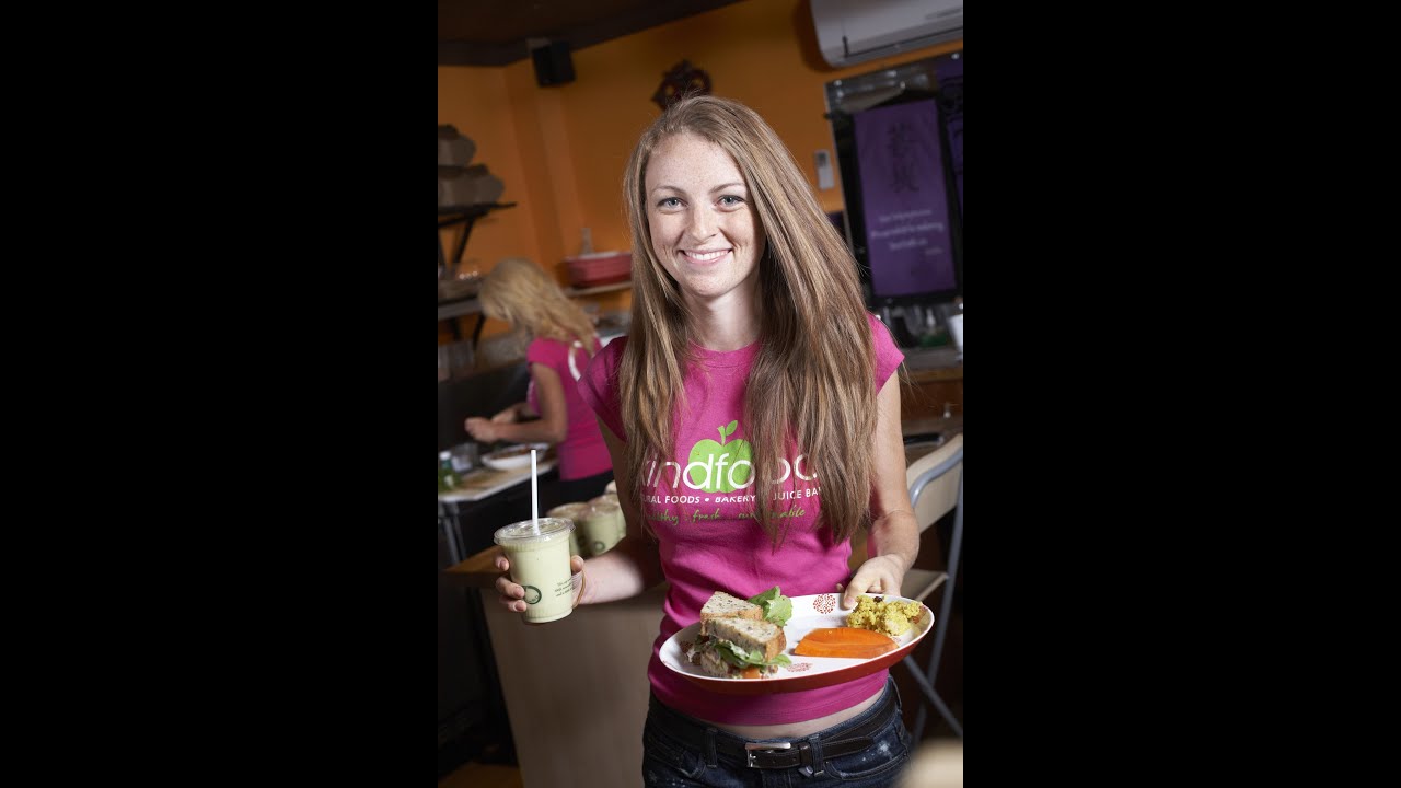 Kindfood Green smoothie with Kelly Childs and Mike Rennie