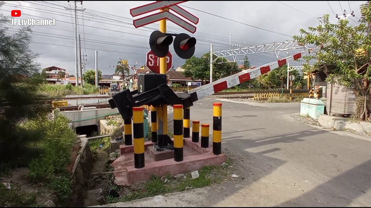 SPEED UP ! Ujicoba Kereta Api KRL KFW i9000 2 Perlintasan Kereta Api KRL Klaten