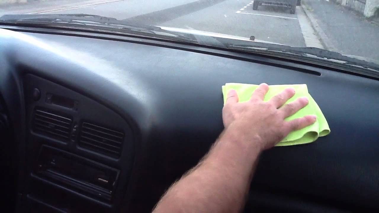 Comment faire briller les plastiques intérieurs d'une voiture ?