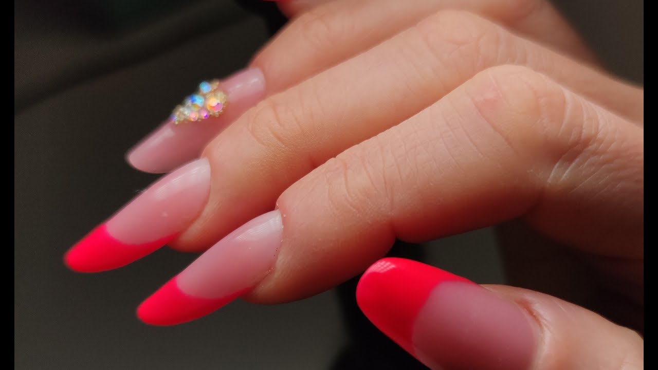 Unghie con Dual Forms e Acrygel mandorla moderna