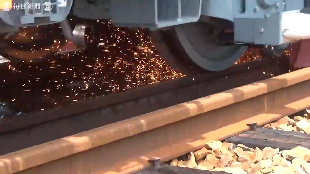 削って寿命2倍に　JR西がレール削正車増強　将来的な労働力減少見据え