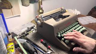 Royal Quiet DeLuxe Typewriter Complete Total Body Removal screenshot 1