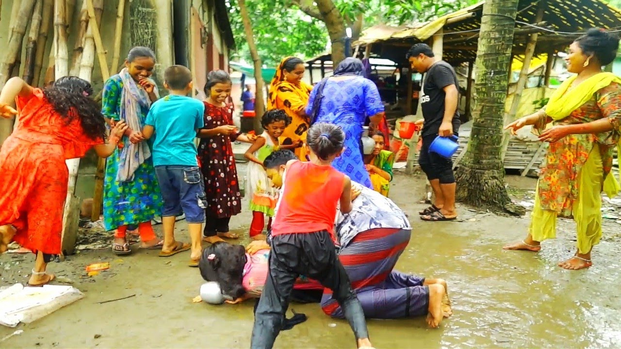 কাদা মাটিতে লুটোপুটি বিয়ে বাড়িতে,