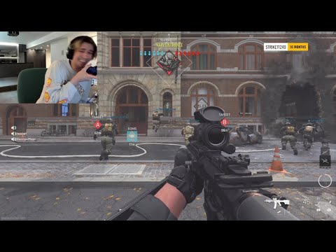 xQc using the PlayStation controller as a mic...