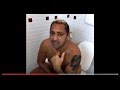 Deputado mais votado no país, Tiririca posta vídeo nu em banheiro