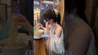 目上の人が席外した瞬間に爆食し始める妻が凄すぎるw