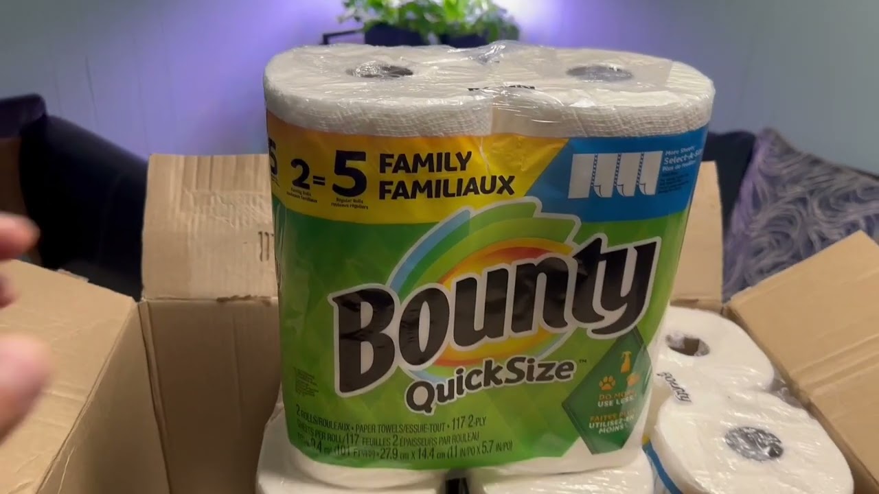 Bounty Paper Towels Quick Size, White, 16 Family Rolls = 40 Regular Rolls (Packaging May Vary)
