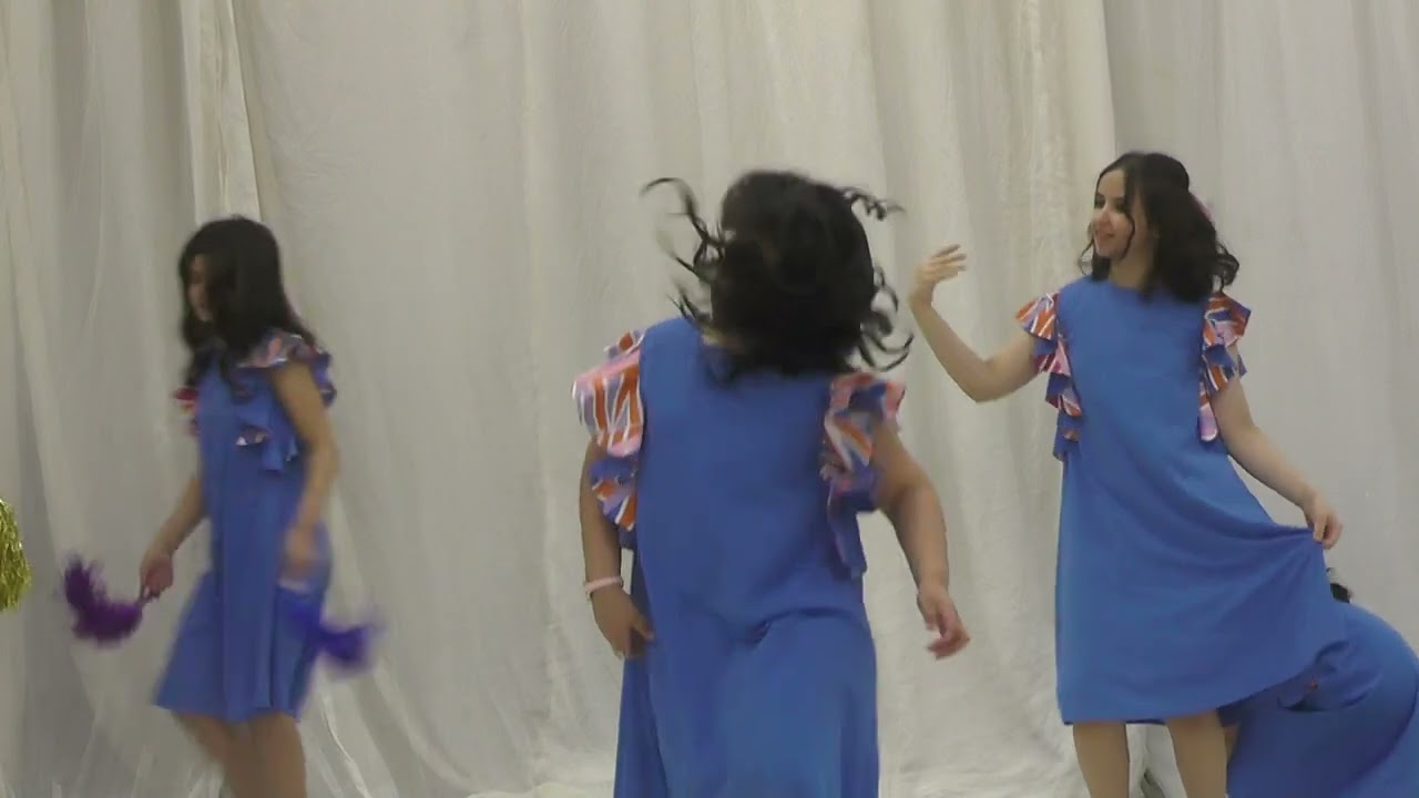 الحفل الختامي مدارس اشبيليا الاهلية بنات العيد فرحة صف رابع 2