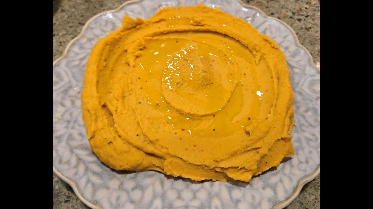 Cozy Cooking: Roasted Garlic and Red Pepper Hummus