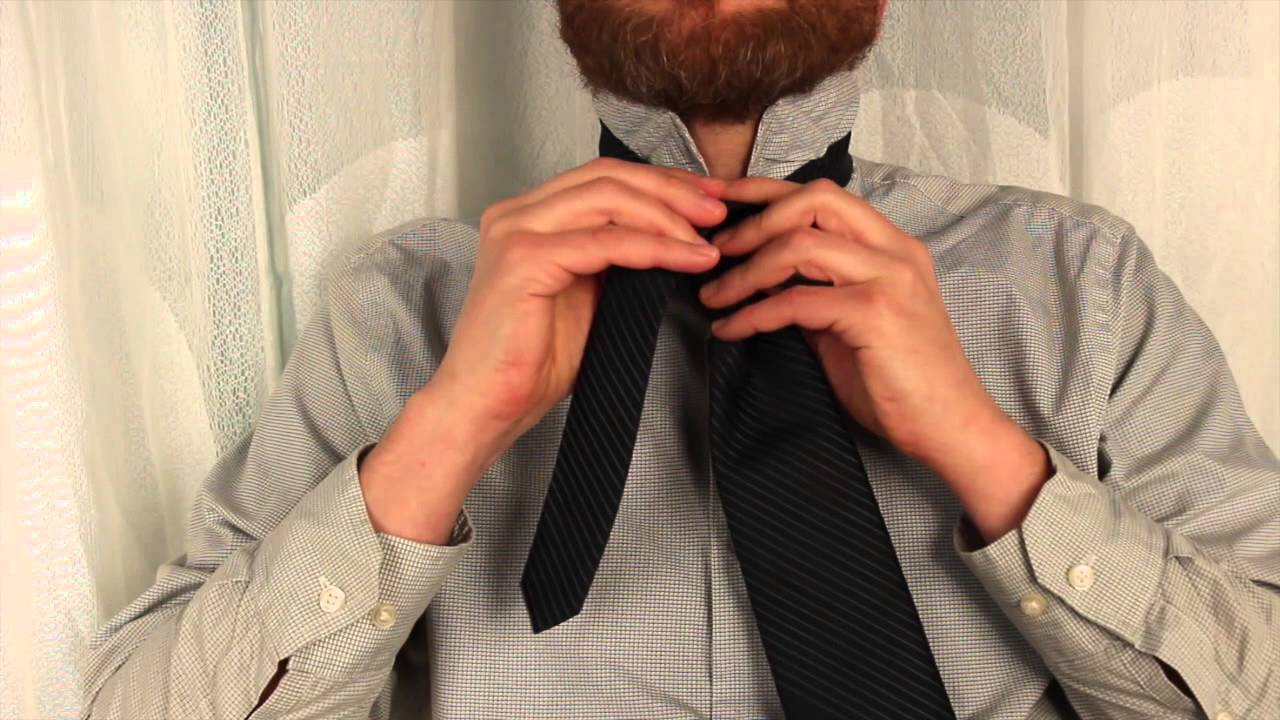 How to Tie a Trinity Knot on Your Tie - YouTube