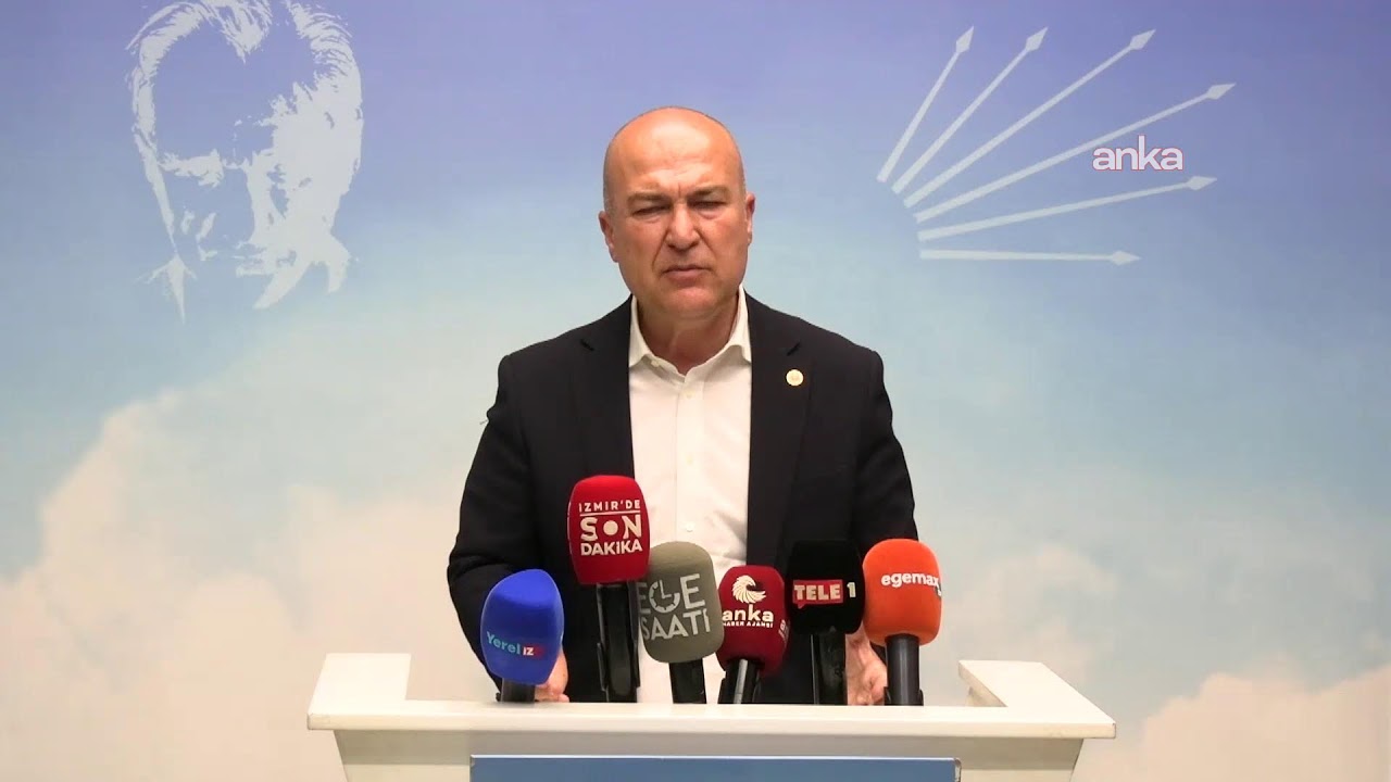 CHP Genel Başkan Yardımcısı Murat Bakan, CHP İzmir İl Başkanlığı'nda açıklama yaptı