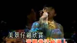 在水中央