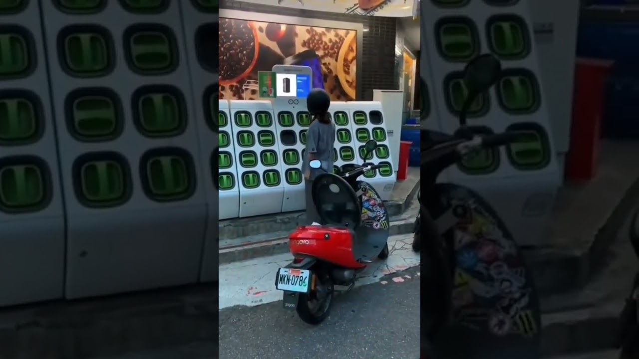 Electric scooter battery swap electric scooter battery swapping