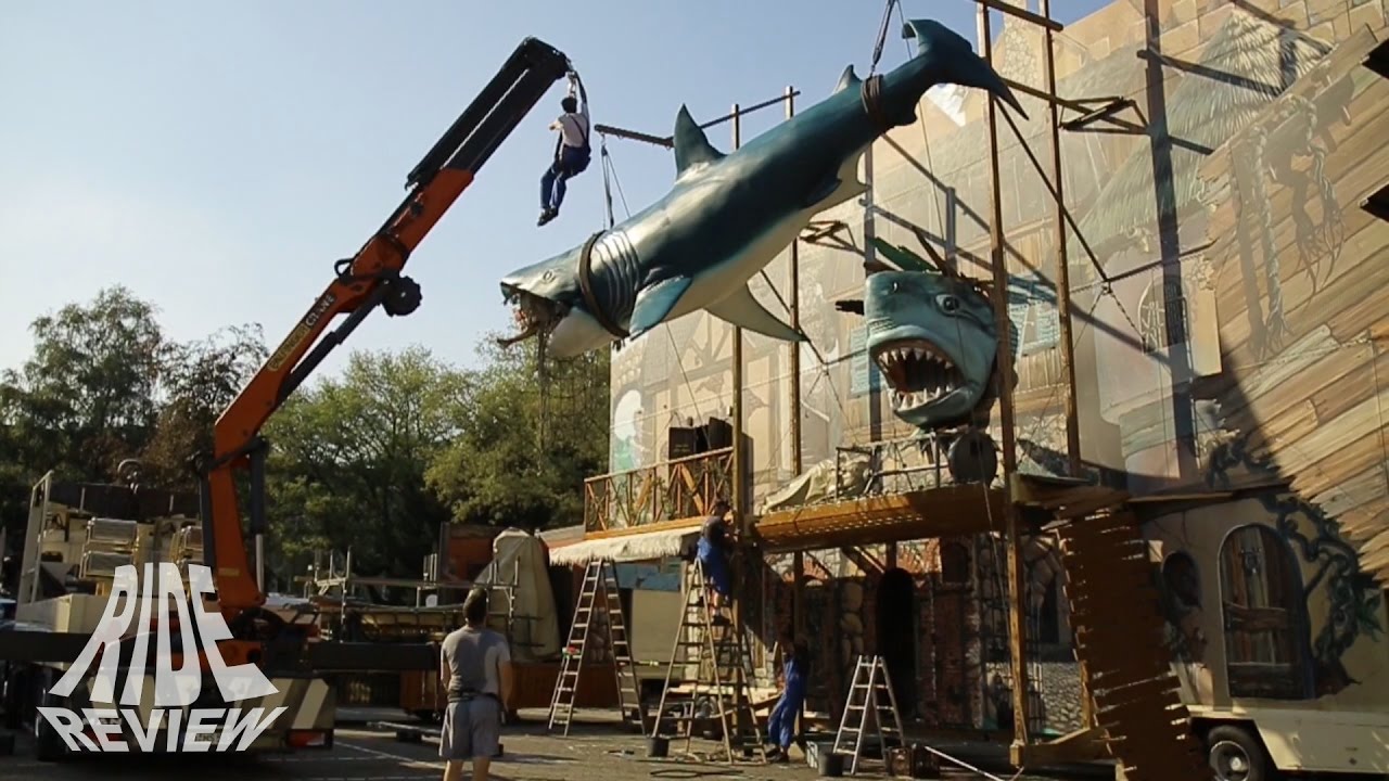 Kirmes Aufbau von Break Dance bis Geisterbahn