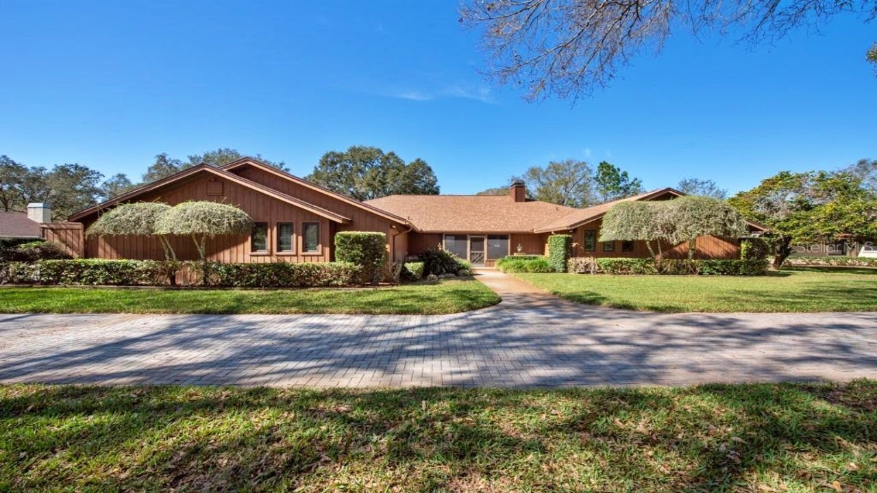 18504 TURTLE DRIVE, LUTZ, Florida 33548 Luxury, Country, and Comfort All Blended Into One Home!