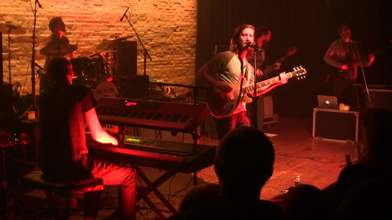 Moon Taxi: "Square Circles / Common Ground (in concert)"