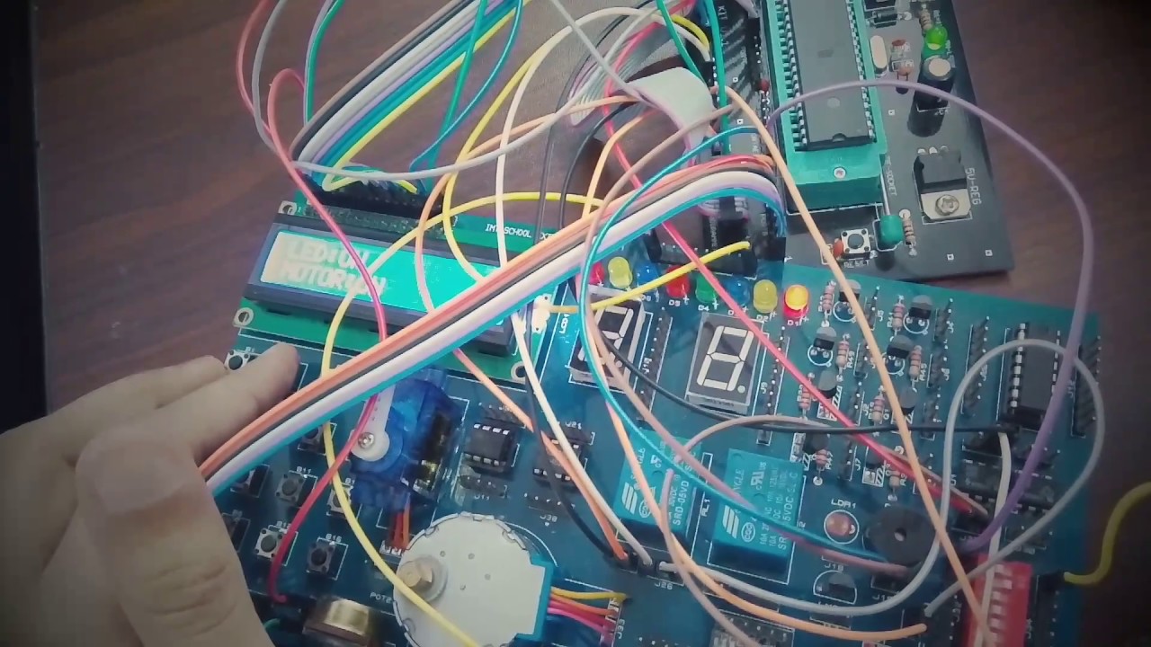 Relay- DC motor- opto-coupler - Atmega32