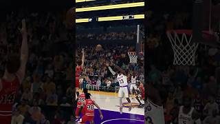 LEBRON JAMES THROWS DOWN ALLEY-OOP FROM AUSTIN REAVES VS BULLS #4K #NBA #LAKERS #DUNK #BASKETBALL