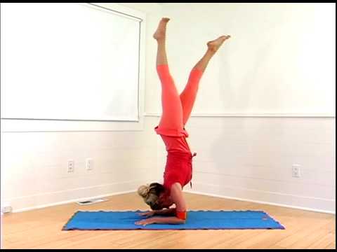 Kathryn Budig using yogitoes ySTRAP - Pincha Mayur...