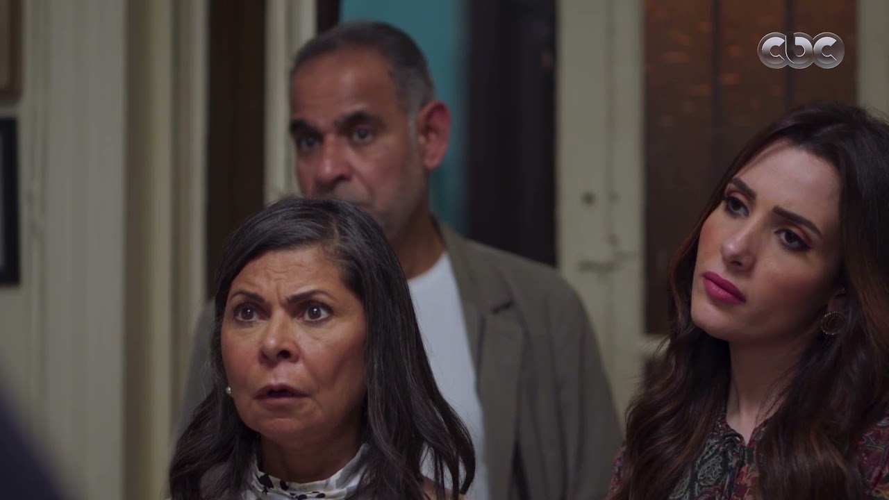 هند وسليم اتخانقوا مع بعض بسبب مديرته في الشغل ورميت له الدبلة.. وسليم بقى بتيجي له تهيؤات غريبة