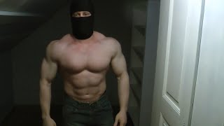 Muscle Ninja Tyler Y Hand Flexing