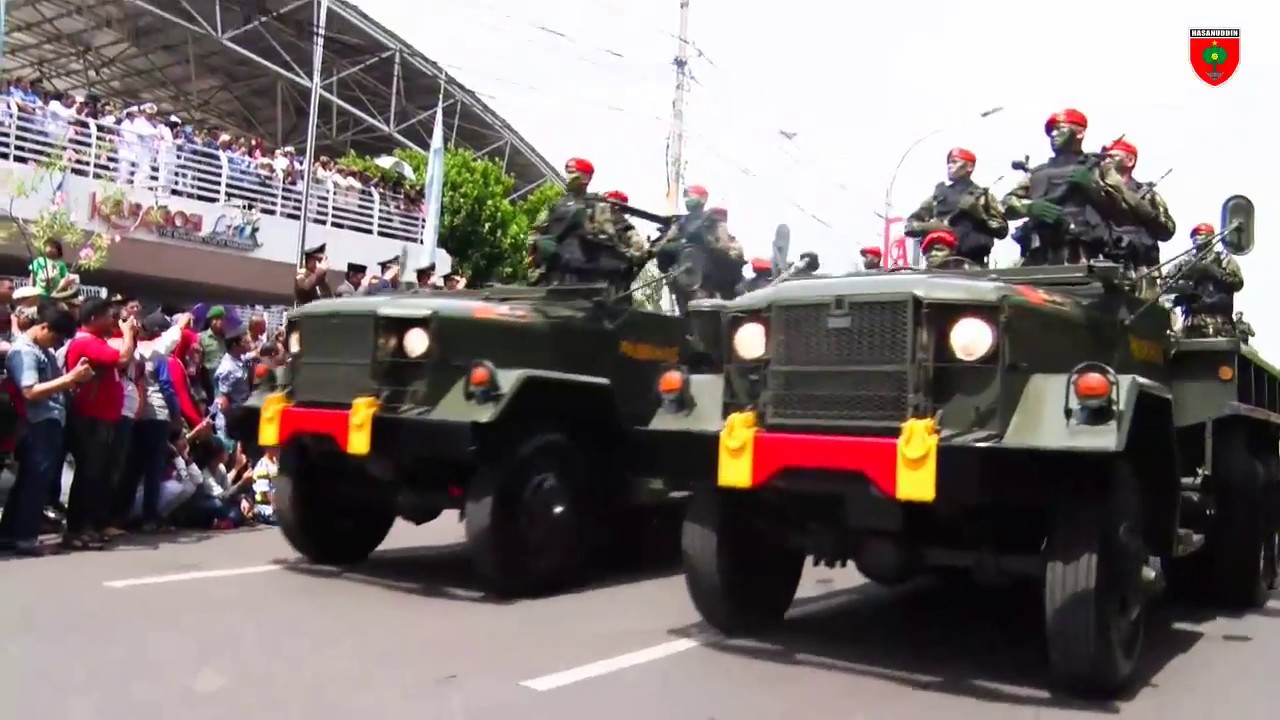 KEREN JUGA... DEFILE PRAJURIT DI MAKASSAR HUT TNI KE-72
