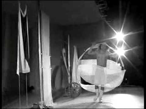 Antonio Rezza - Fotofinish - YouTube
