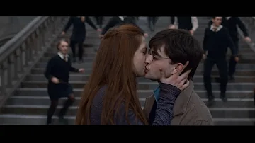 Does Harry kiss Ginny in Deathly Hallows?