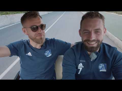 Nielsen og Gytkjær på tur i en golfvogn