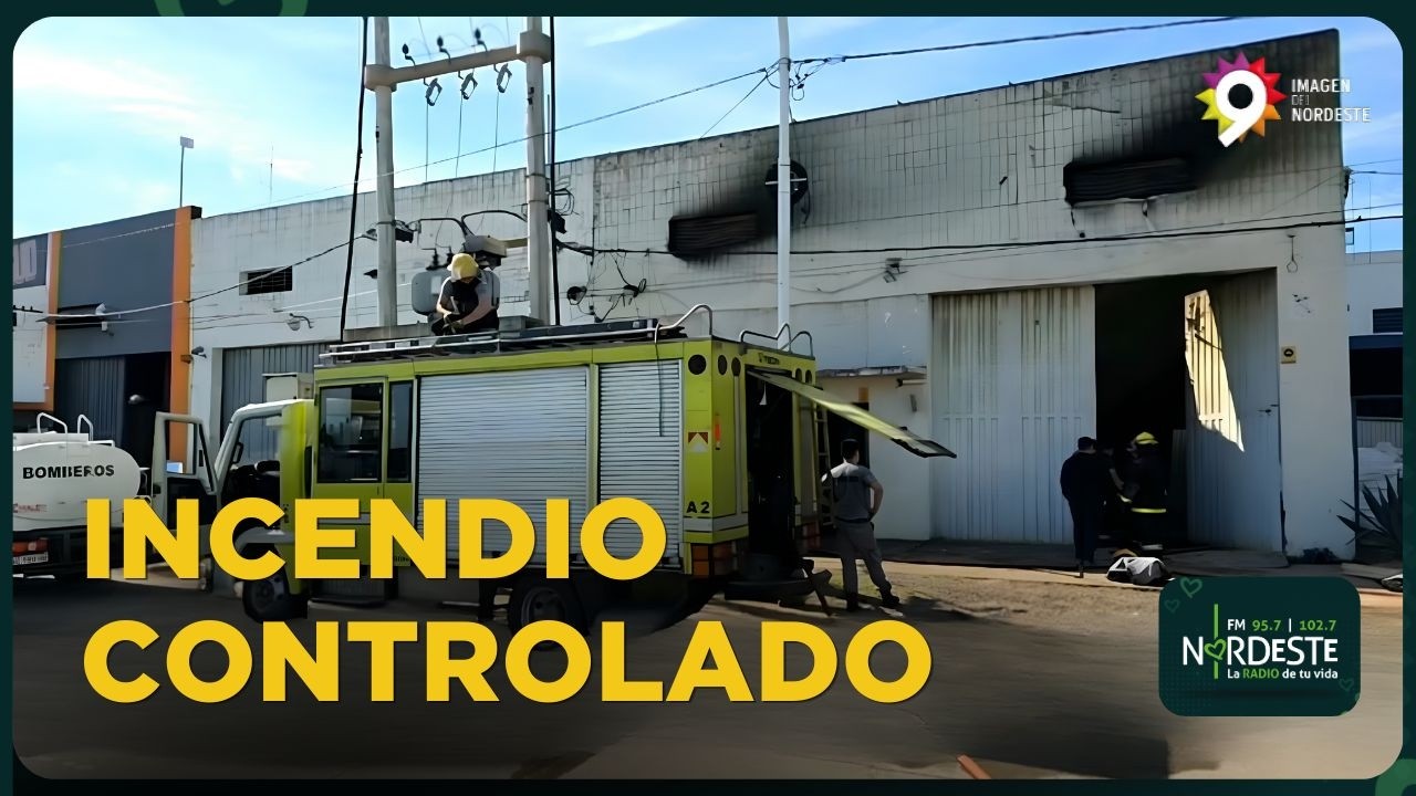 ►Incendio en Ruta 11: controlaron el fuego en una fábrica y no hubo heridos