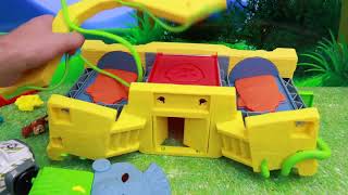 Paw Patrol Monkey Temple set with Tracker Jeep Fights Evil Monkey and Frees Animals From Jail Cage screenshot 5